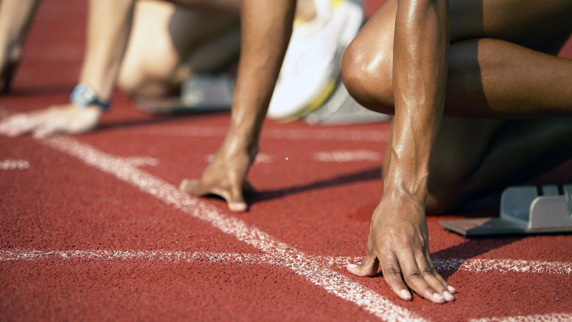 竞彩足球：马诺洛铿锵发声，勿以准则训球迷，菲戈旧事警世恒存